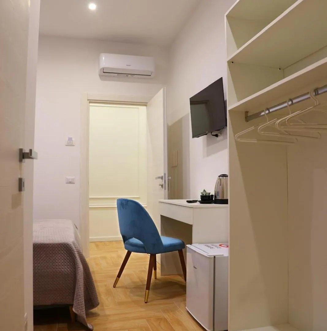 Cc Rooms Naples Guest house